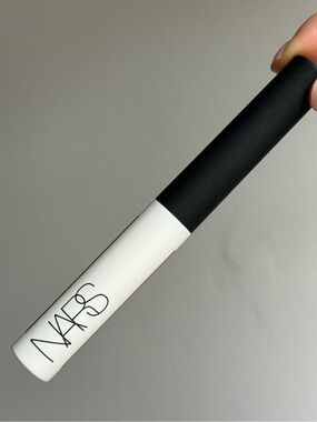 NARS Tinted Smudge Proof Eyeshadow Base "Medium-Dark"